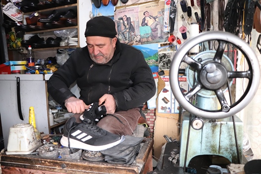 HAYATINI YARIM ASIR 6 METREKARELİK ALANA SIĞDIRAN USTA!..