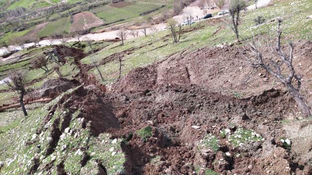 SİİRT’TE HEYELAN İÇME SUYU BORULARINI PATLATTI, 11 KÖY SUSUZ KALDI