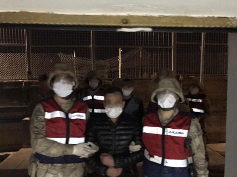 Siirt’te 4 ton hurda malzeme çaldıkları belirlenen 3 şüpheli yakalandı.