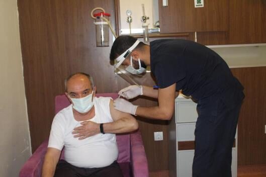 Siirt Eğitim ve Araştırma Hastanesinde çalışan hastalığı geçirmemiş ve gönüllü