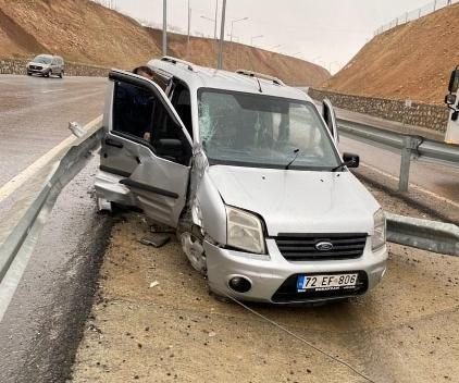 Siirt-Şırnak karayolunu birbirine bağlayan çevre yolunda (İpek Yolu) seyir halindeki