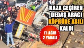 KAZA GEÇİREN DEDAŞ ARACI KÖPRÜDE ASILI KALDI