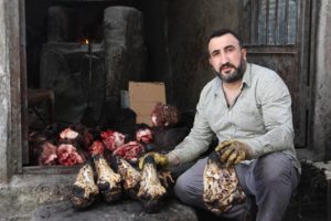Siirt’te Ramazan ayında iftarların vazgeçilmez yemeği olan kelle paçaya talep