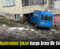 Siirt’te Kontrolden Çıkan Kargo Aracı Bir Eve Daldı