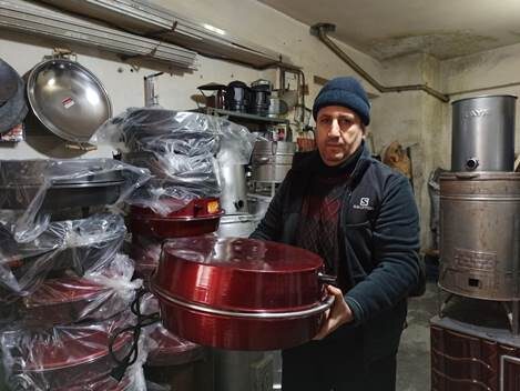Siirt’te korona virüs nedeniyle evlerinden çıkmak istemeyen vatandaşlar elektrikli tandır