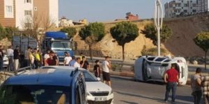 SİİRT’TE KAMYONETİN ÇARPTIĞI OTOMOBİL DEVRİLDİ:2 YARALI