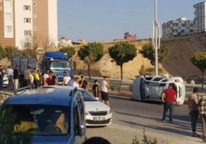 Siirt-Kurtalan karayolunun 1. Kilometresinde seyir halinde olan kamyonetin çarptığı otomobilin