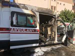 Siirt’te Sağlık Bakanlığı’na ait park halindeki ambulans alev aldı. Kullanılamaz