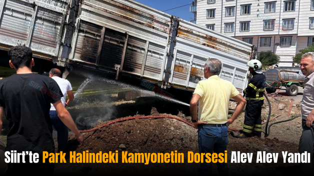 Siirt’te Park Halindeki Kamyonetin Dorsesi Alev Alev Yandı