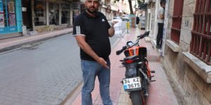 PLAKALI MOTOSİKLETE PLAKASIZ DİYE CEZA KESİLDİ