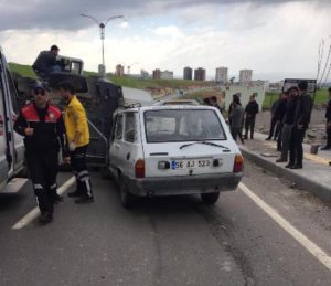 Siirt-Kurtalan Karayolu 99 Afet Evler konutları yakınlarında zırhlı polis aracı