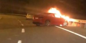 SEYİR HALİNDEYKEN KAZA GEÇİREN ARAÇ ALEV ALDI