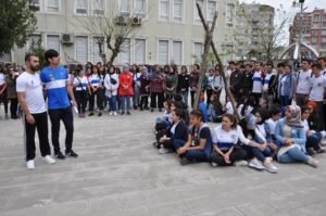 Siirt’te Üniversite öğrencisi bir grup öğrenci toplanarak ‘Çocuk İstismarı’ olaylarını