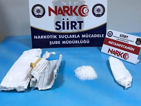 Siirt’te düzenlenen uyuşturucu operasyonlarında gözaltına alınan 6 şüpheliden biri tutuklandı.