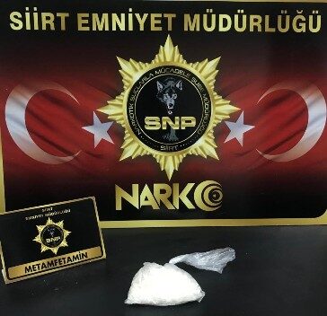 Siirt’te yapılan operasyonda 110 gram metamfetamin ele geçirildi. Valilikten yapılan açıklamaya göre,