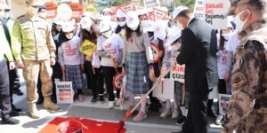 SİİRT’TE “YAYA ÖNCELİĞİ KIRMIZI ÇİZGİMİZDİR” ETKİNLİĞİ