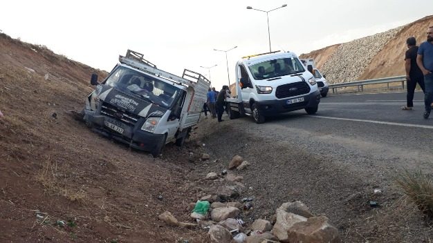 Siirt’te ipek yolu mevkiinde aniden yola çıkan çocuğa çarpmamak için