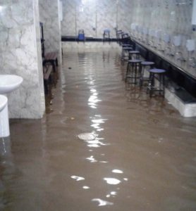 Siirt’te iki günden beri etkili olan yoğun yağışlardan camiler de