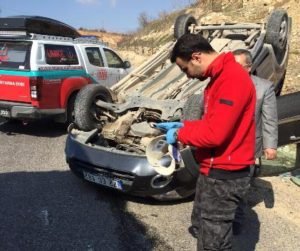 Siirt-Şirvan karayolunda dar virajı alamayan bir otomobilin takla atması sonucu