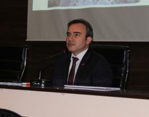 Halkla buluşma ve dayanışma bağını vatandaşlarla bir araya gelmekle sürekli