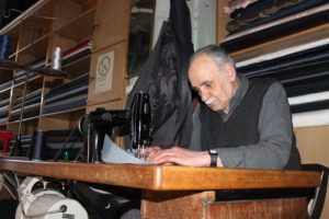 Siirt’te yaklaşık 60 yıldır kendi mesleğini gelişen teknolojiye karşı sürdüren