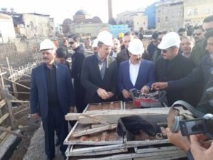 Toplu Konut İdaresi (TOKİ) tarafından yaptırılan, ticaret birimleri ve misafirhanenin