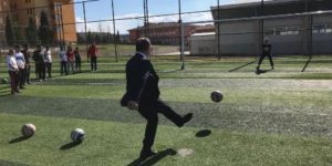 VALİ ATİK, SPOR LİSESİ ÖĞRENCİLERİYLE BULUŞTU
