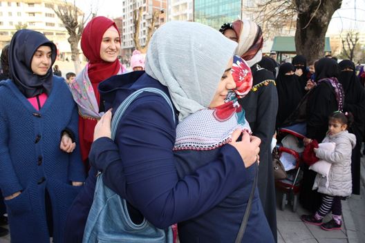 ESAD ZULMÜNE DUR DEMEK İÇİN “VİCDAN KONVOYU” İLE SINIRA GİTTİLER