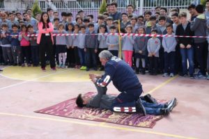 Siirt Belediye İtfaiye Müdürlüğü ekipleri, Sivil Savunma Haftası kapsamında şehir