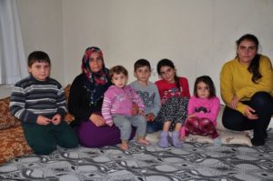 O, sırtına yüklediği koskoca bir yük ile 8 yetim çocuklarına