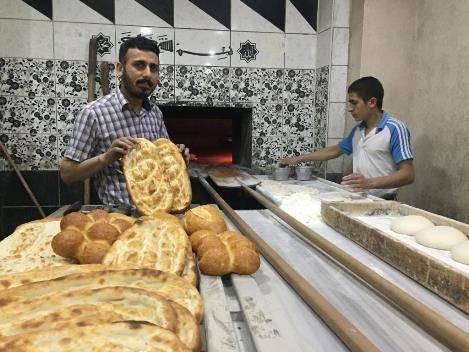 Siirt’te bir fırıncı 1,25 TL olan ekmeği 1 TL’ye düşürdü.